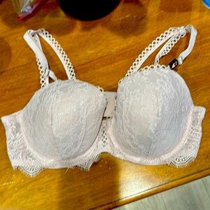 New Victoria Secret 38D underwire lace cups three prong hook in back soft pink